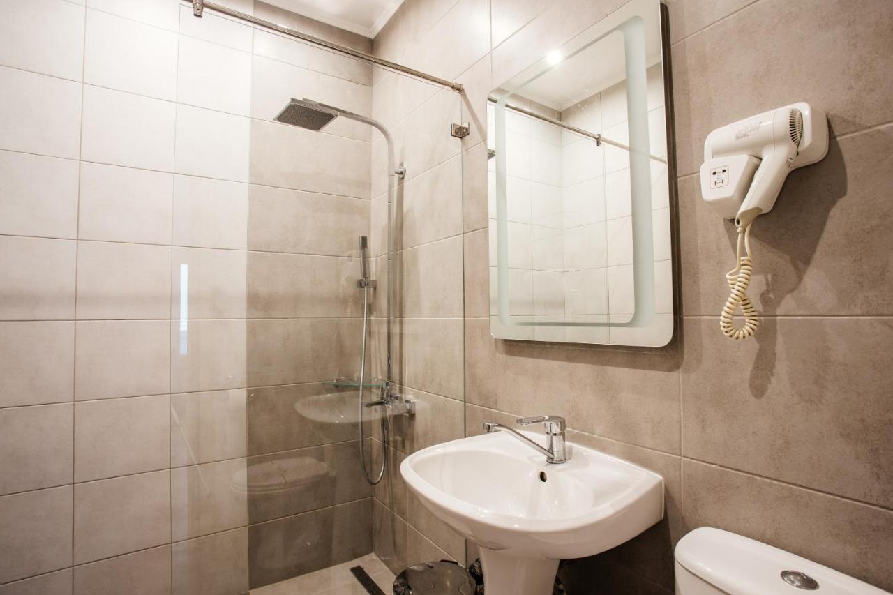 Discovery Hotel Lviv Buitenkant foto