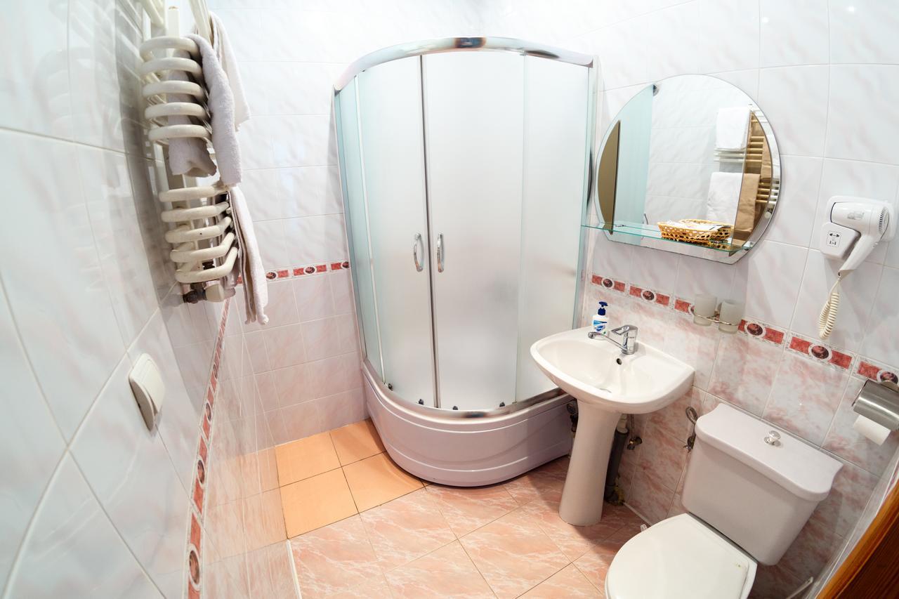 Discovery Hotel Lviv Buitenkant foto